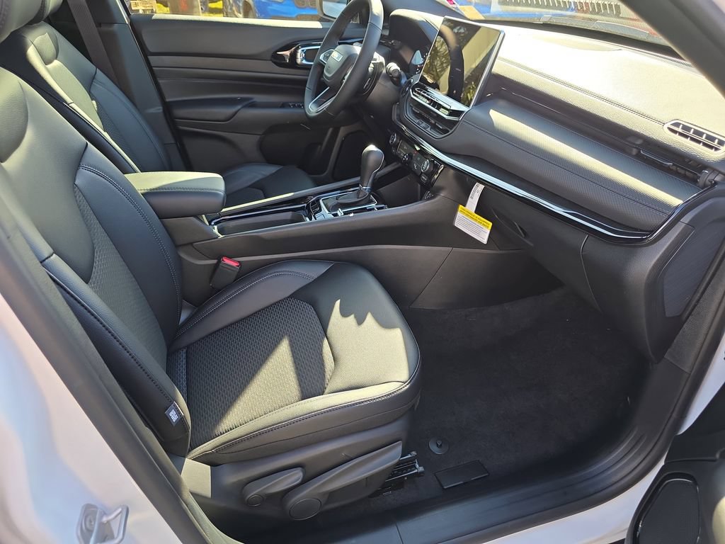 New 2026 Jeep Compass Latitude AWD/4WD image 39
