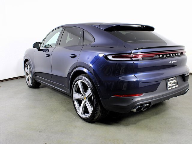 Certified 2024 Porsche Cayenne Coupe image 3