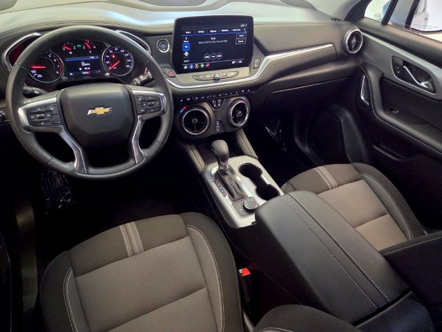 Used 2025 Chevrolet Blazer LT AWD/4WD image 14
