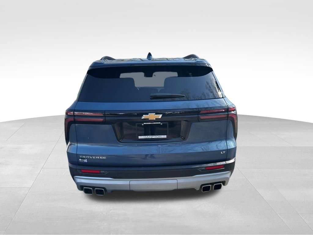 Used 2024 Chevrolet Traverse LT w/ Trailering Package image 4