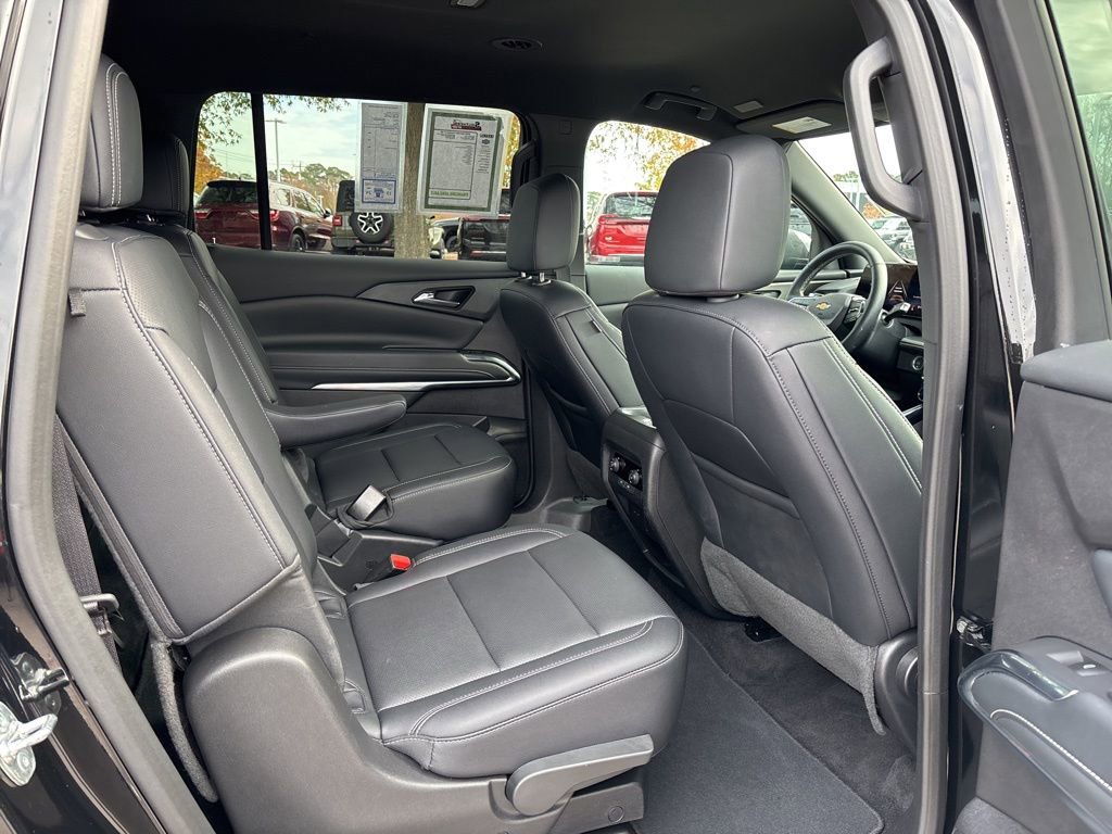 Used 2025 Chevrolet Traverse LT image 20