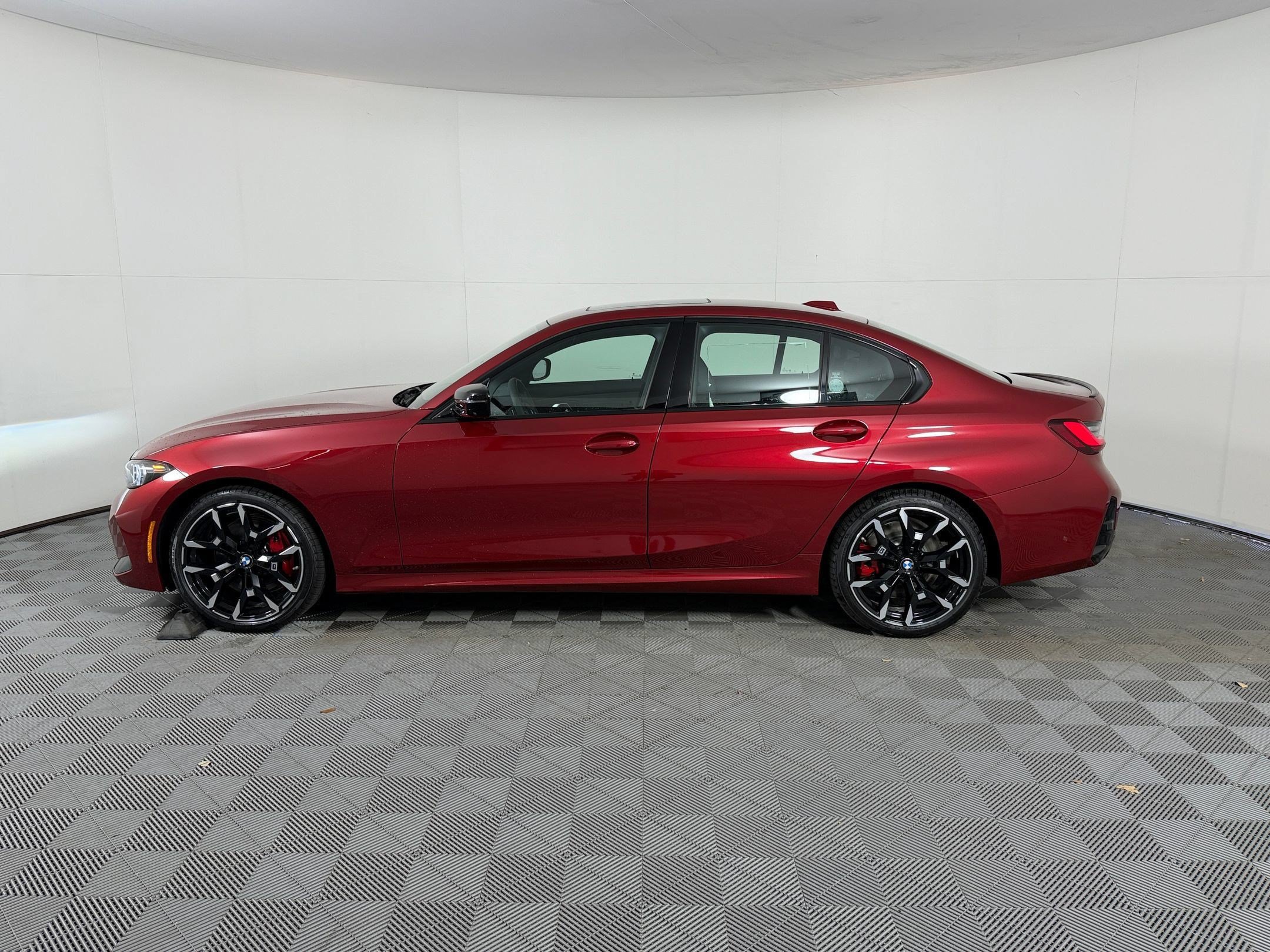 Used 2026 BMW 330i xDrive Sedan w/ M Sport Package AWD/4WD image 2