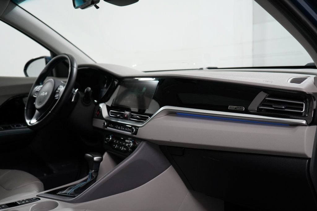Used 2022 Kia Niro EX Premium FWD image 23