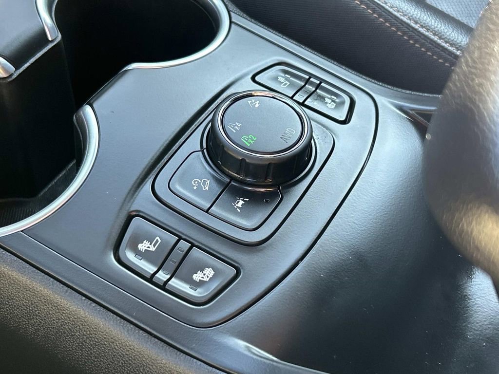 Used 2020 GMC Terrain SLT image 26