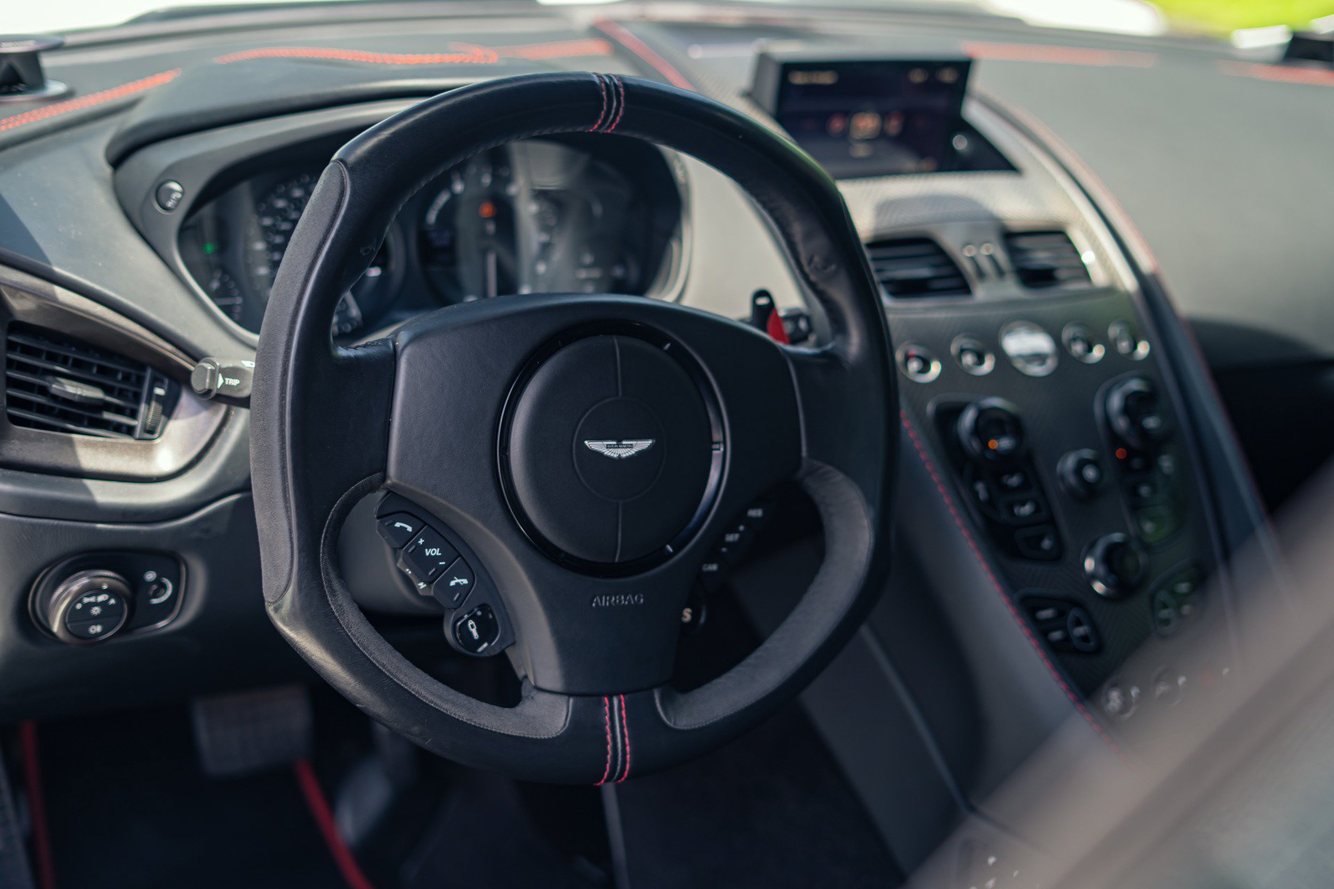 Used 2015 Aston Martin Vanquish Coupe RWD image 32