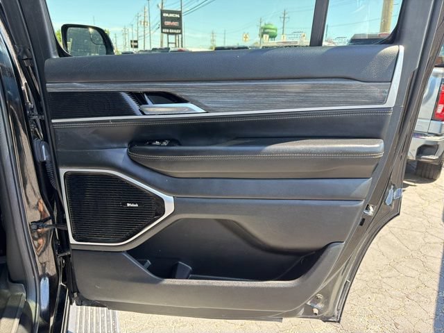 Used 2022 Jeep Wagoneer Series III w/ Premium Group I AWD/4WD image 18
