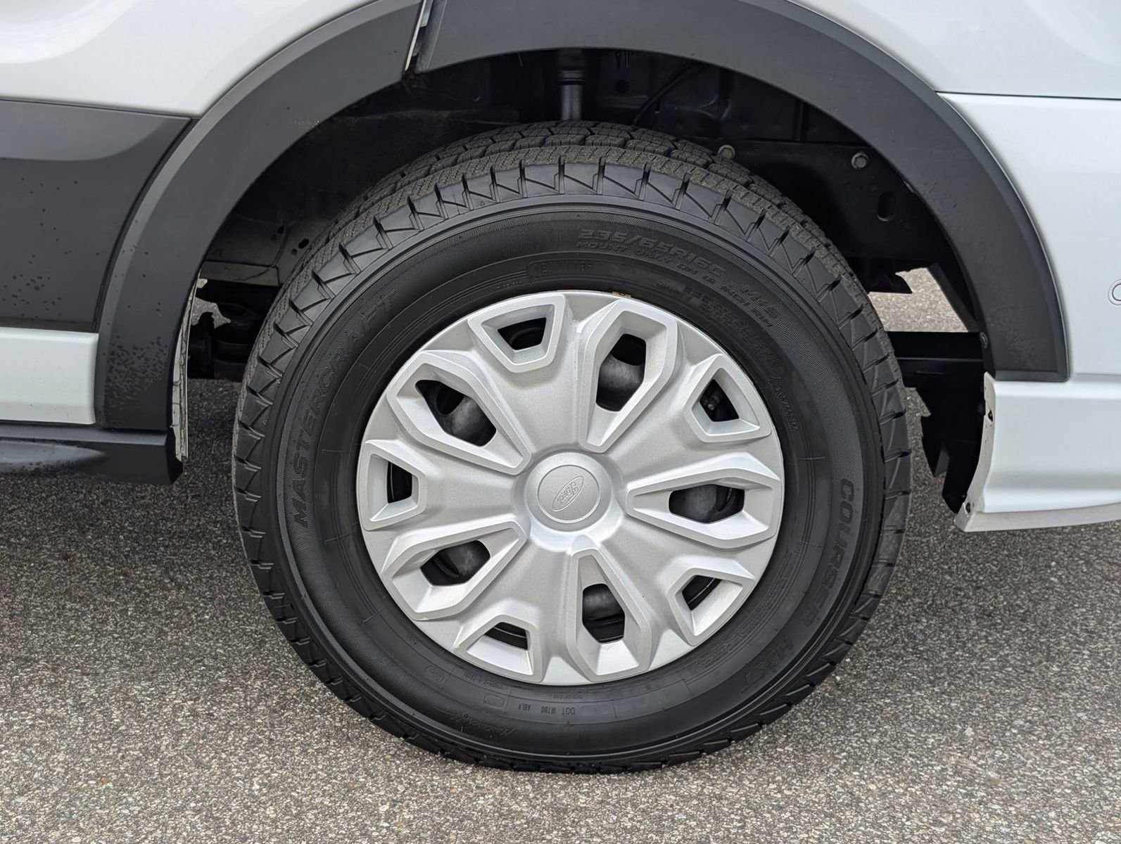 Used 2023 Ford Transit 350 XLT image 31