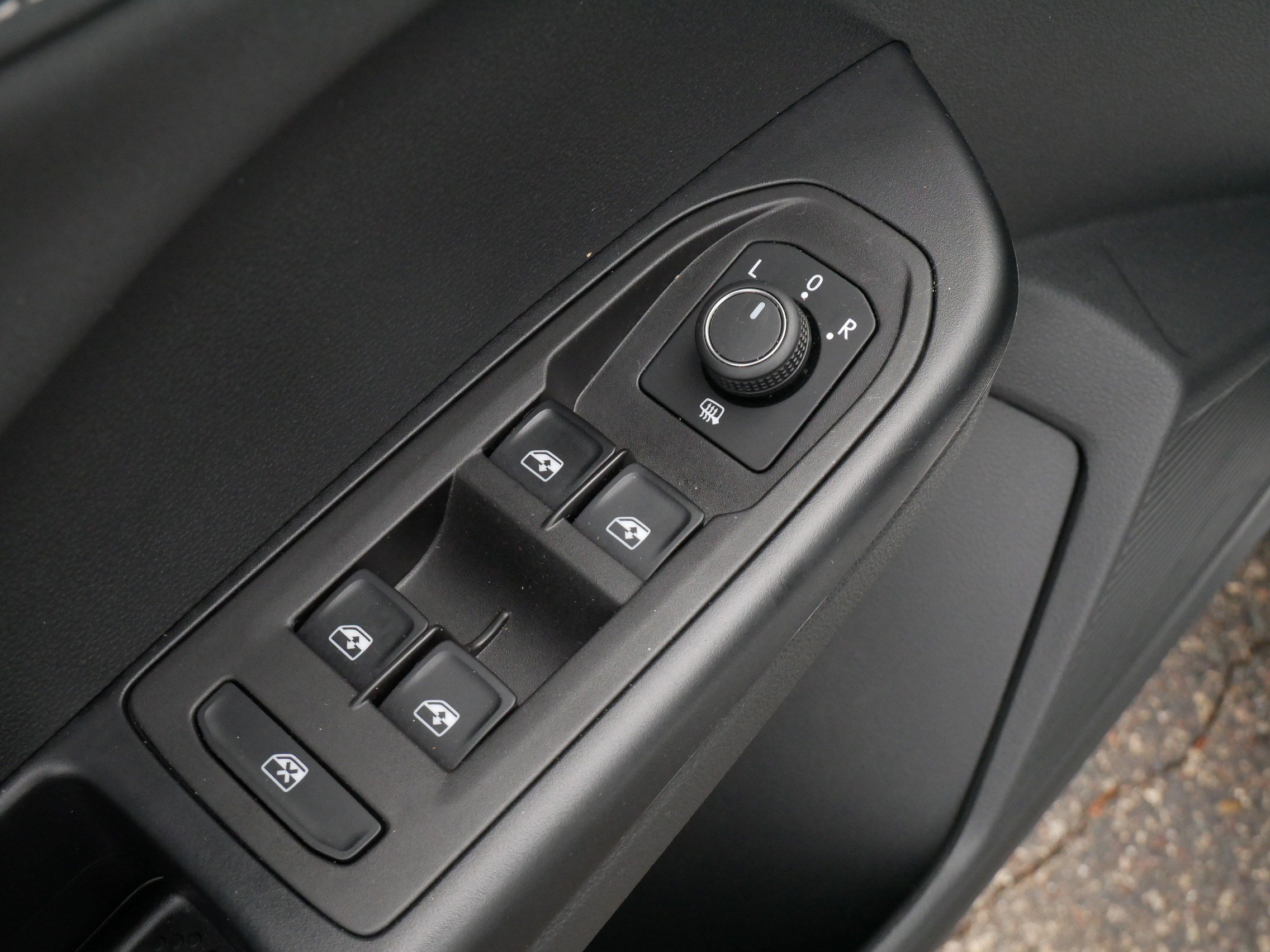 Certified 2025 Volkswagen Taos SE AWD/4WD image 19