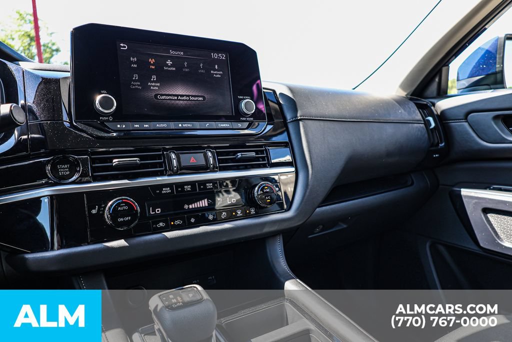 Used 2025 Nissan Pathfinder SV FWD image 40