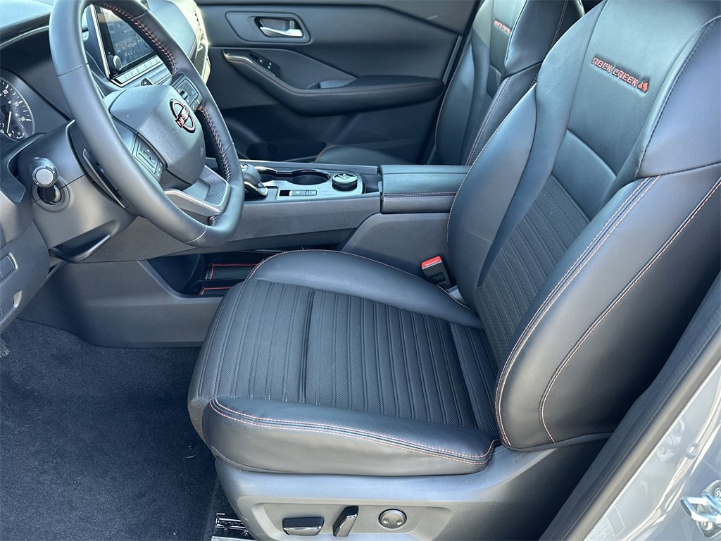 Used 2025 Nissan Rogue SV image 13