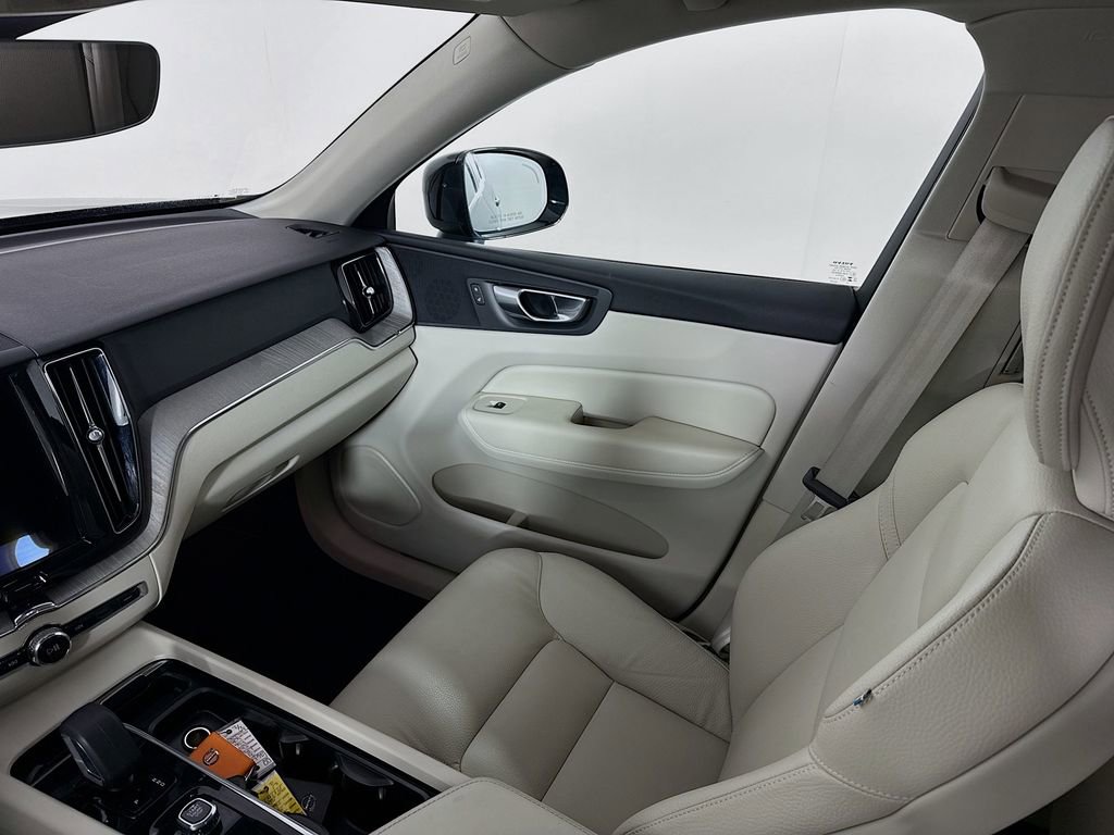 Used 2023 Volvo XC60 B5 Plus AWD/4WD image 23