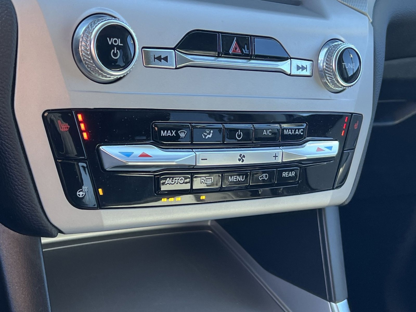 Used 2024 Ford Explorer XLT w/ Equipment Group 202A image 20