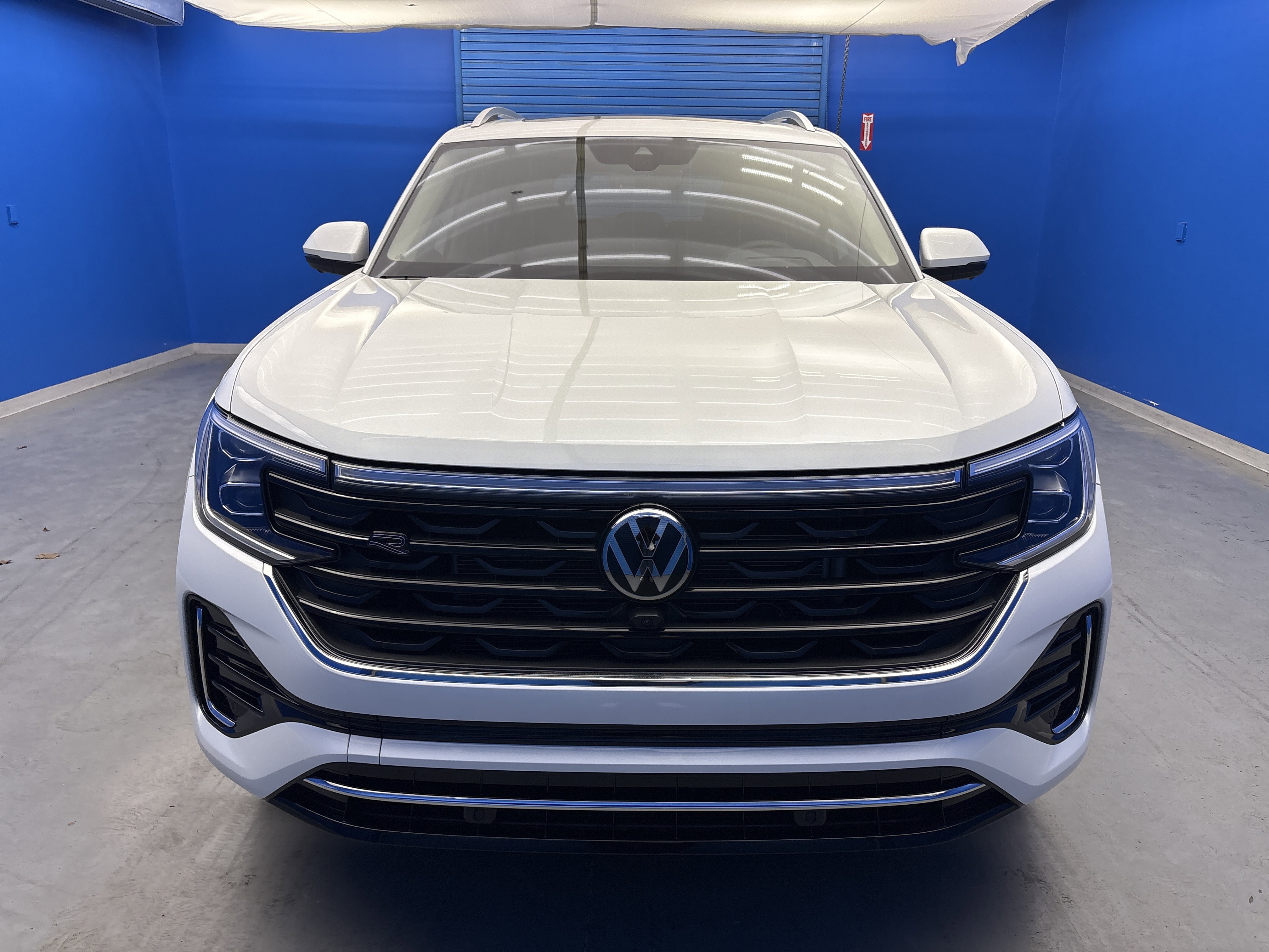 Used 2026 Volkswagen Atlas SEL Premium R-Line image 3
