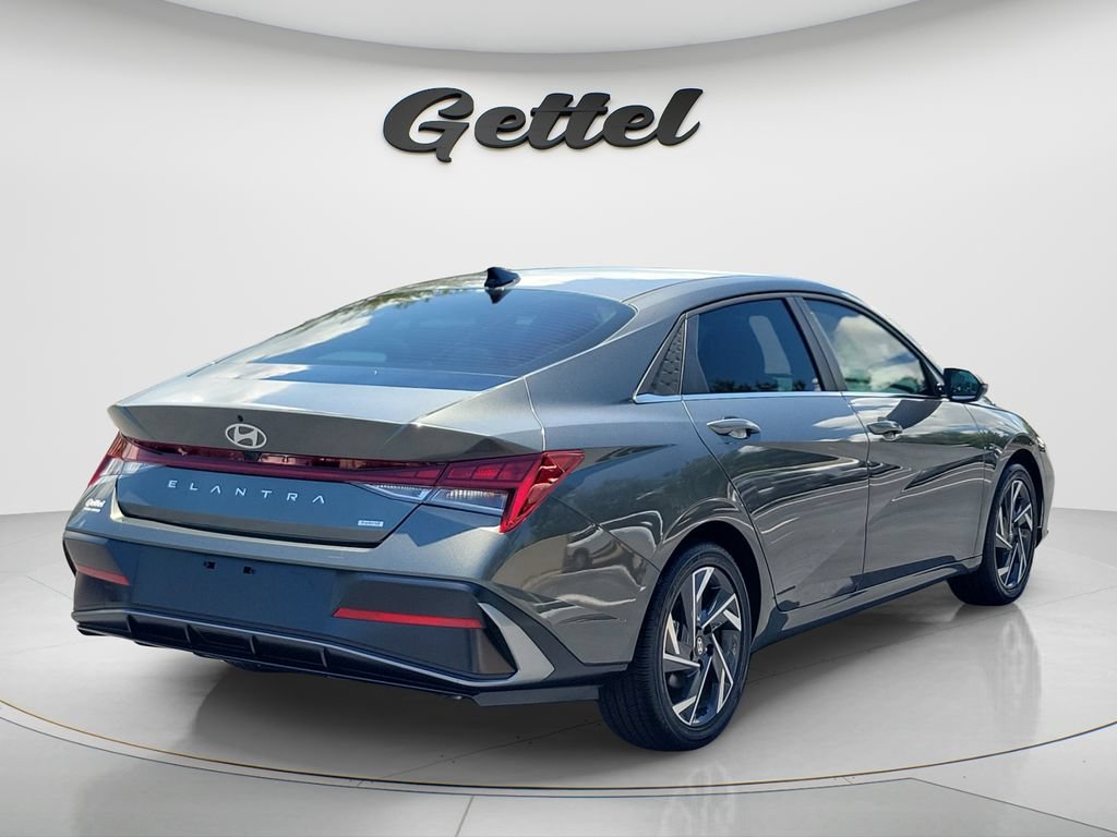 Certified 2025 Hyundai Elantra Limited FWD image 5