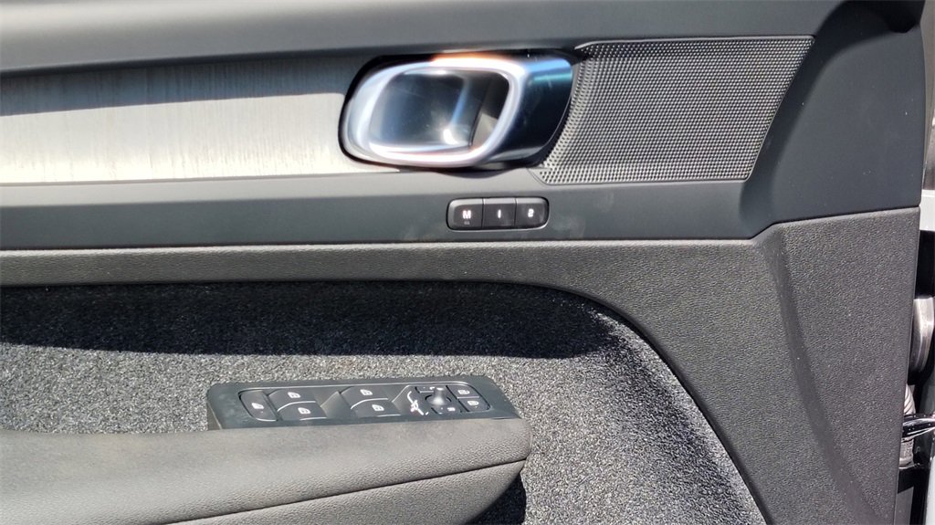 New 2026 Volvo XC40 B5 Core image 9