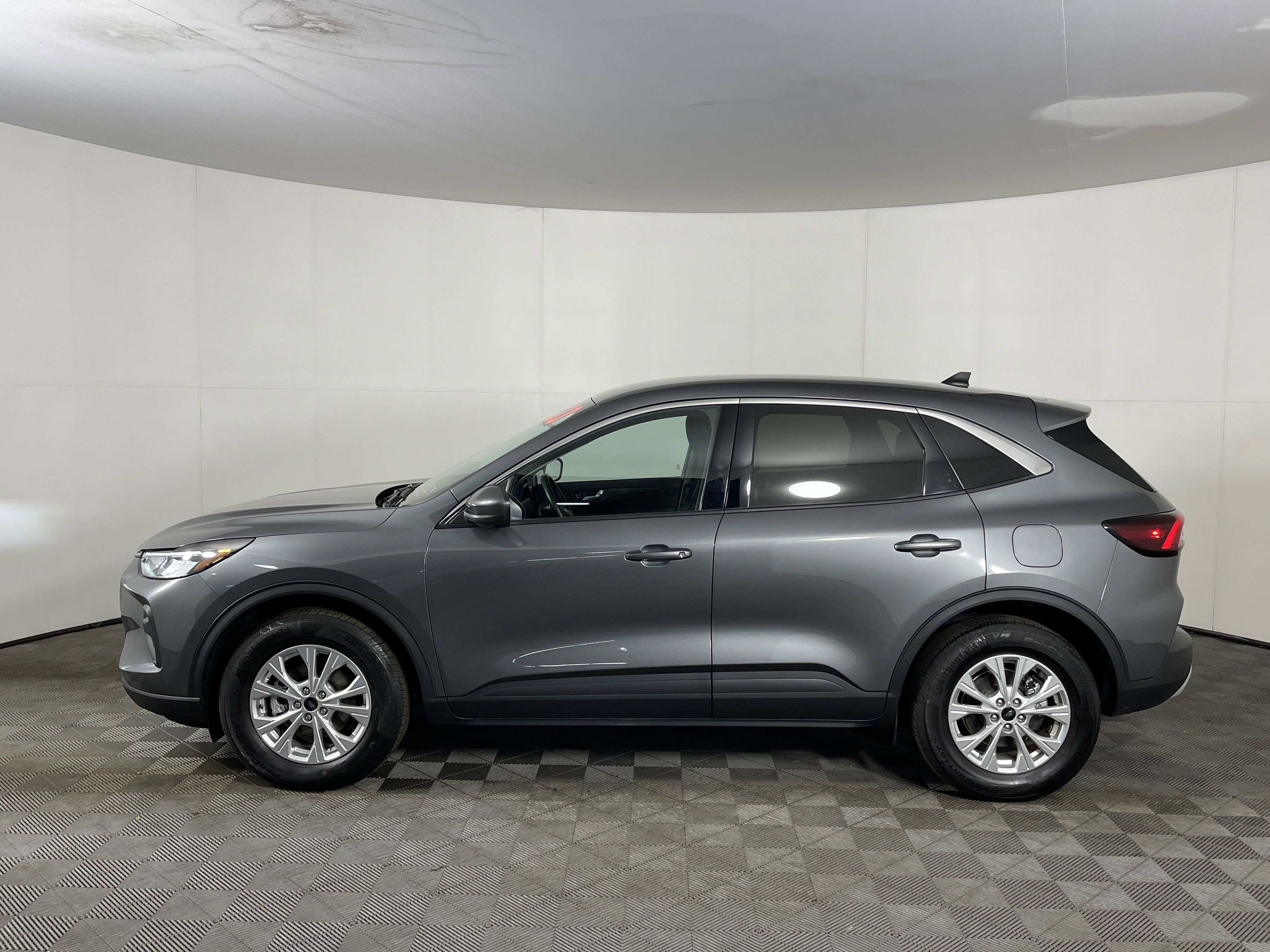 Used 2023 Ford Escape Active w/ Tech Pack #2 image 3