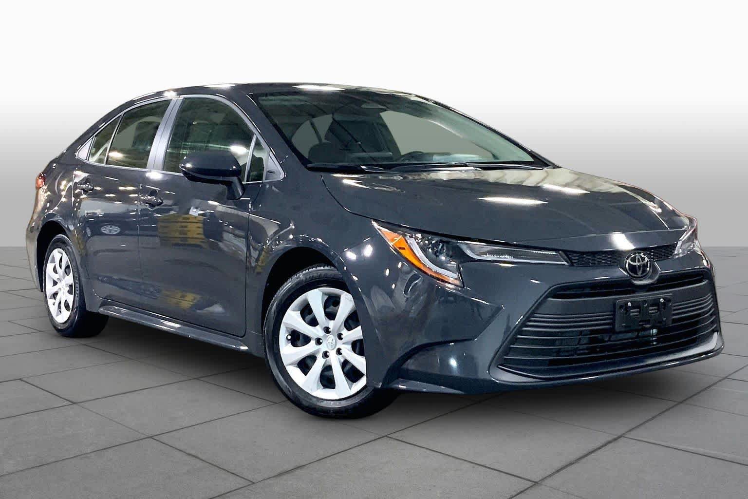 Used 2023 Toyota Corolla LE FWD image 3
