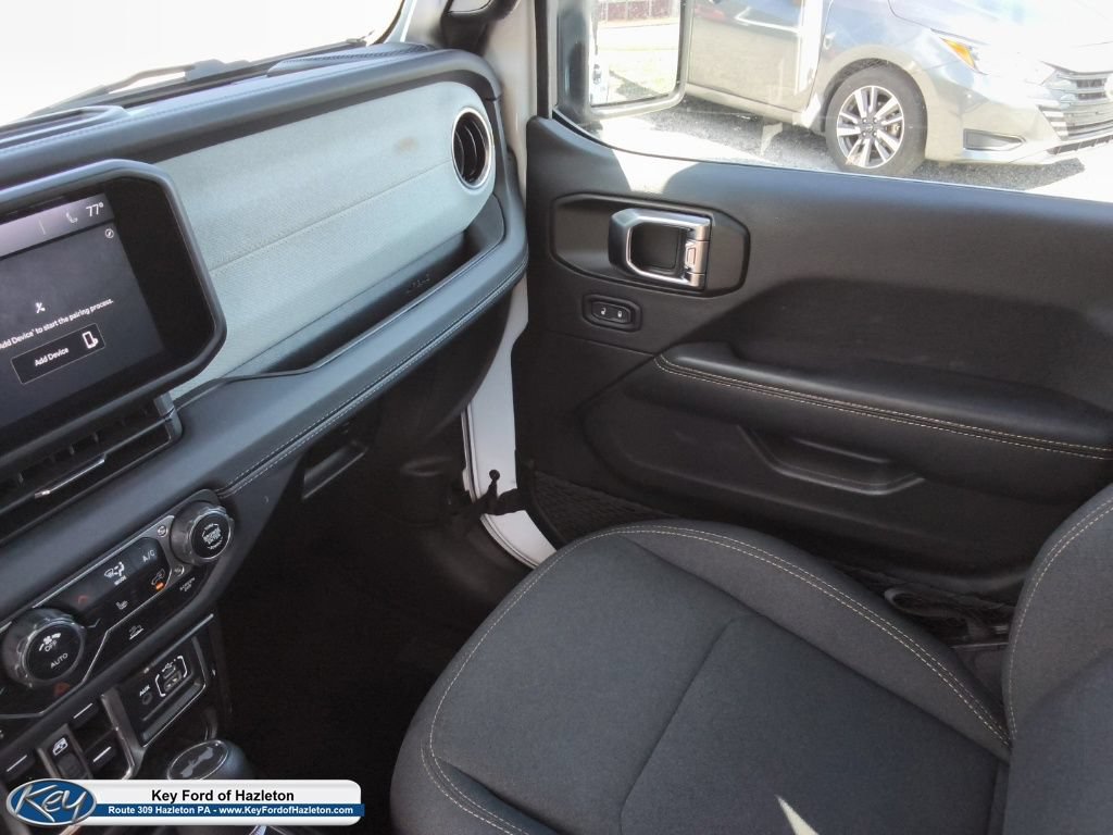 Used 2025 Jeep Wrangler Unlimited Sahara AWD/4WD image 39