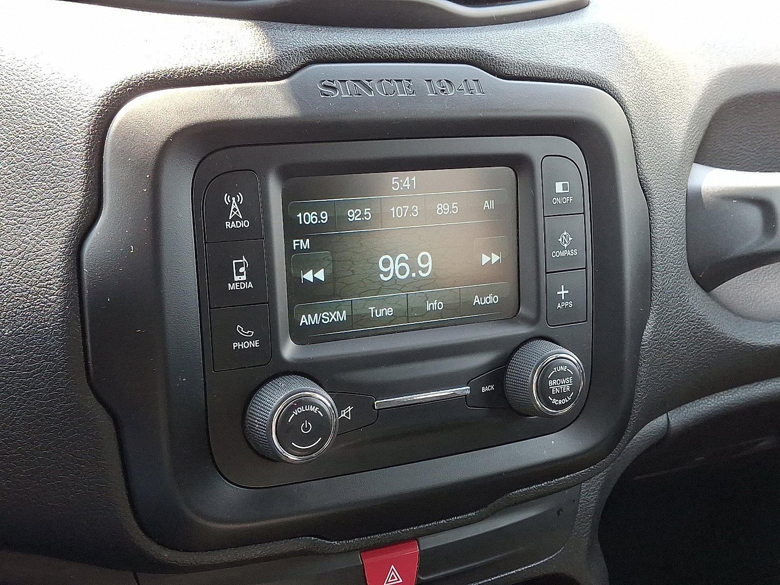 Used 2016 Jeep Renegade Latitude AWD/4WD image 19