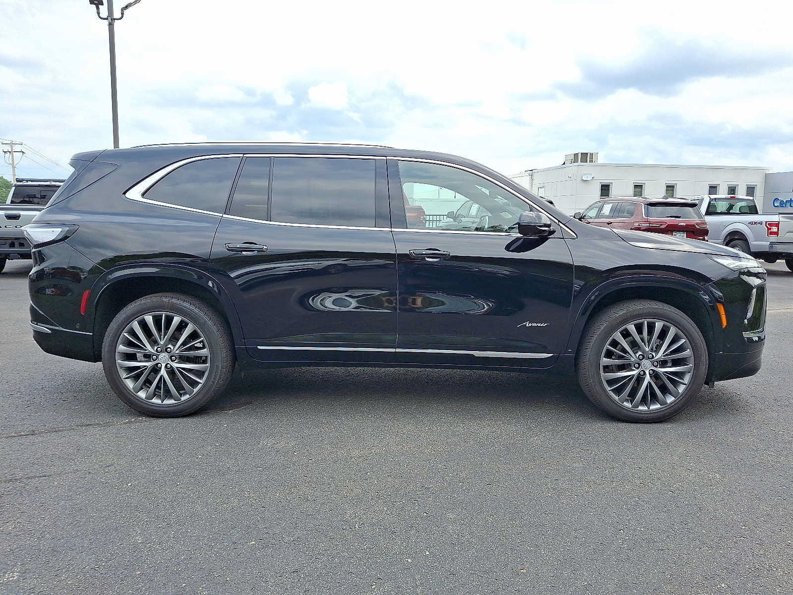 Used 2025 Buick Enclave Avenir w/ Super Cruise Package AWD/4WD image 7