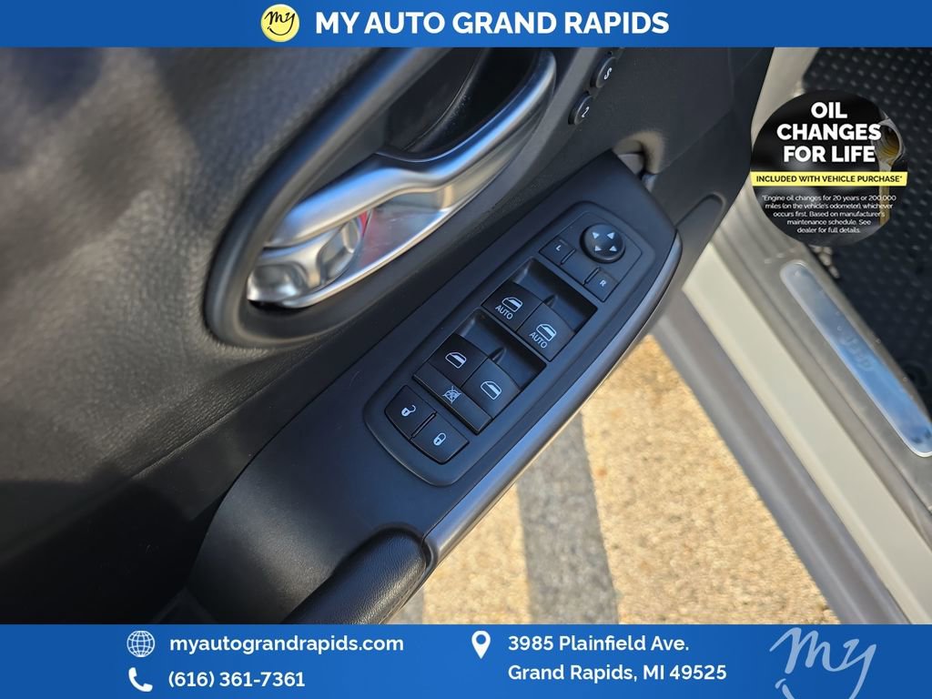 Used 2020 Jeep Cherokee Limited image 11