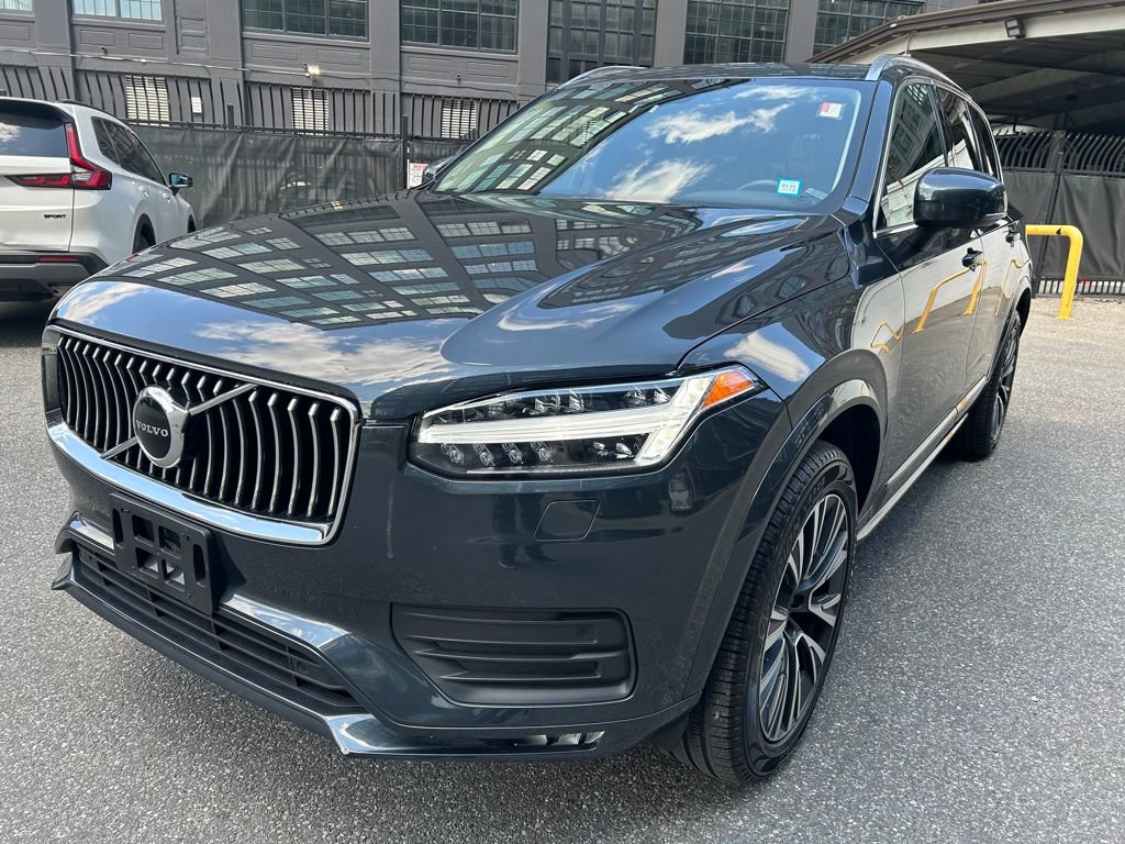 Certified 2022 Volvo XC90 T6 Momentum w/ Climate Package AWD/4WD image 3