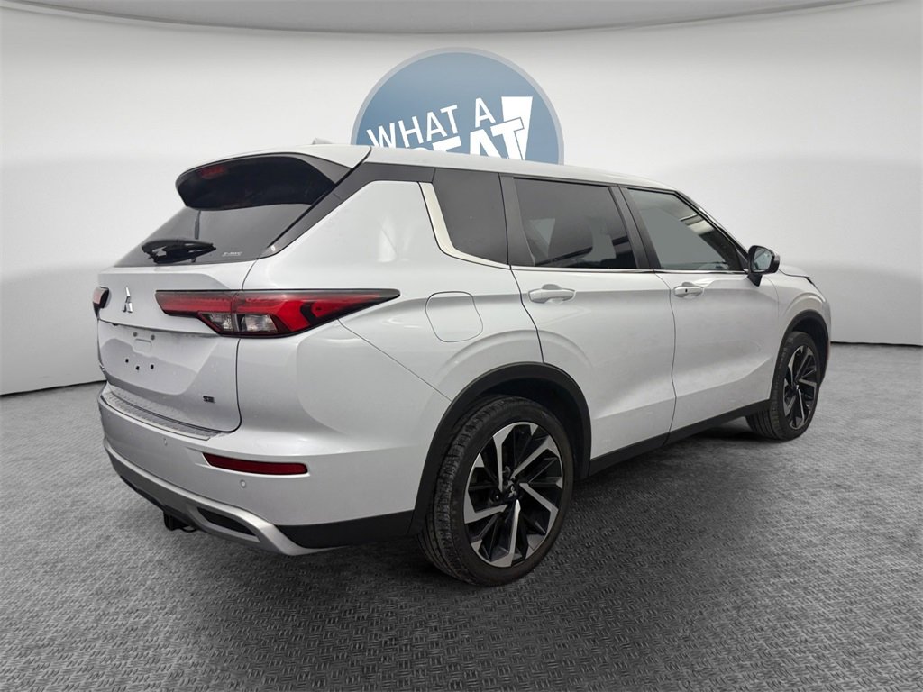 Used 2022 Mitsubishi Outlander SE image 3