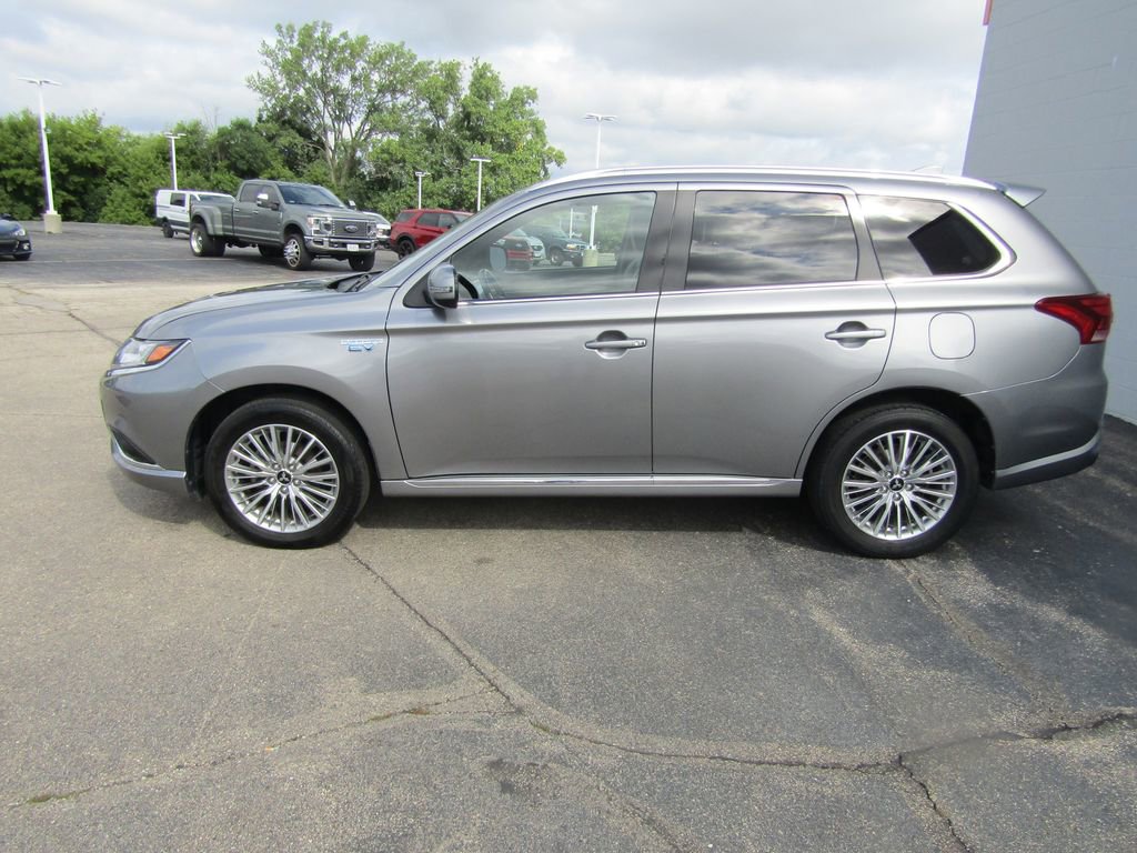 Used 2022 Mitsubishi Outlander SEL image 2