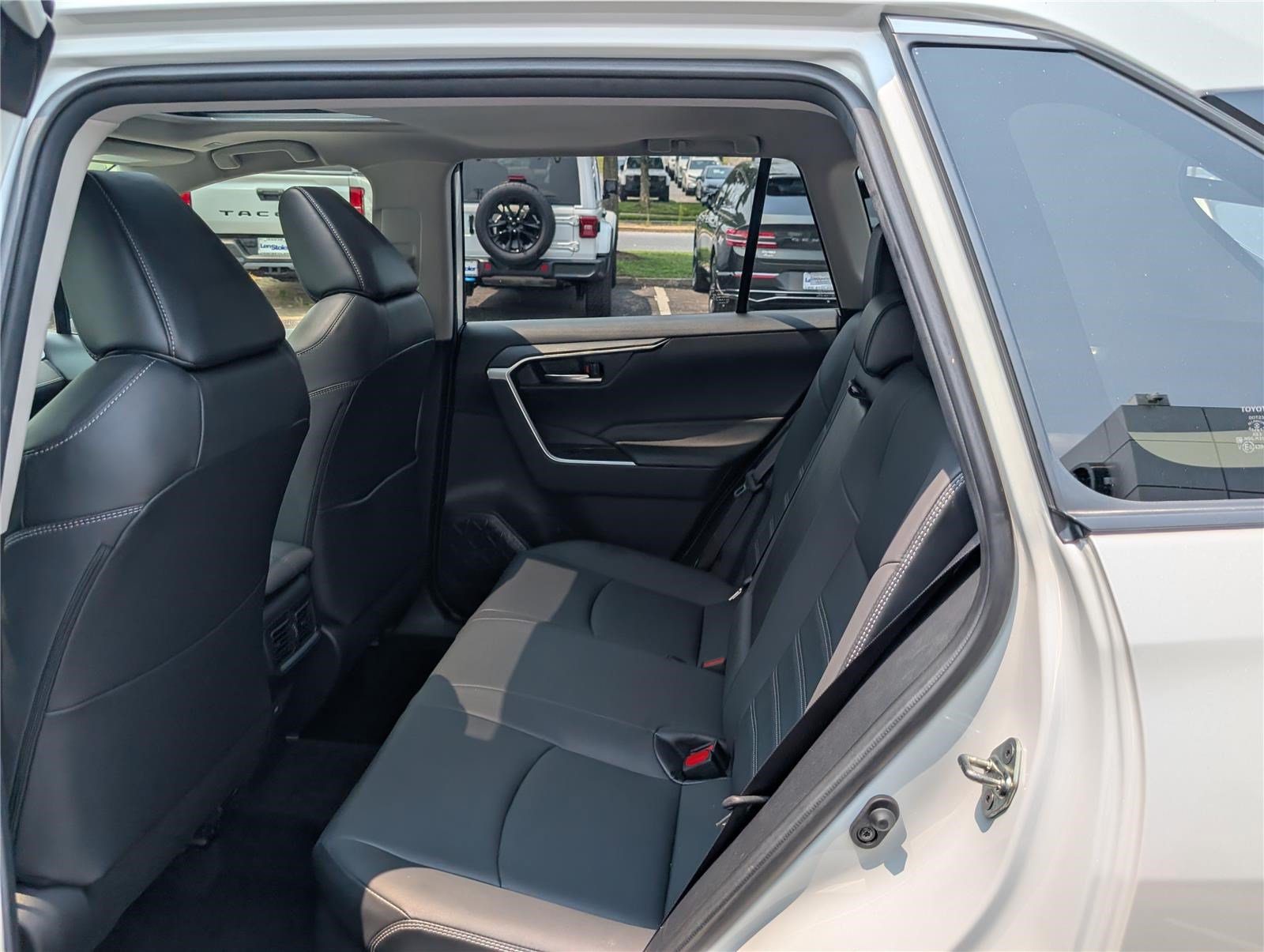 Used 2023 Toyota RAV4 XLE Premium AWD/4WD image 15