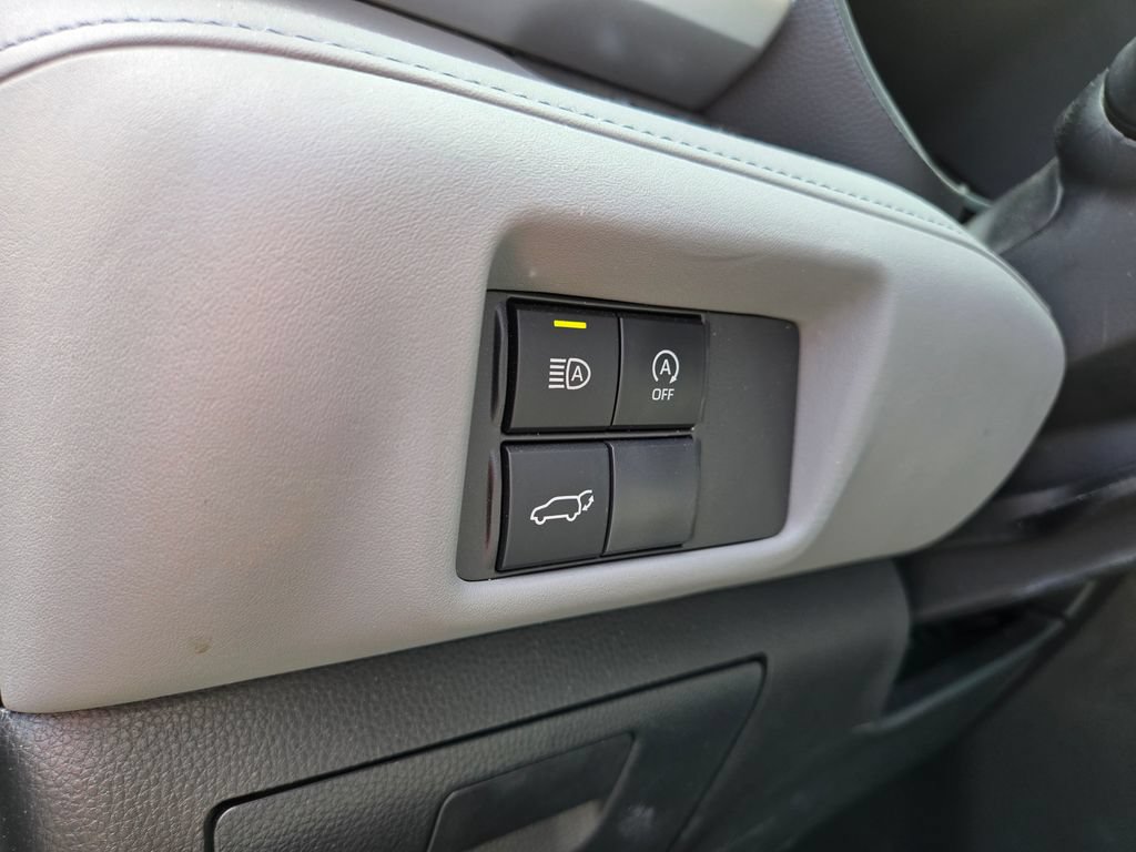 Used 2024 Toyota Highlander LE FWD image 17