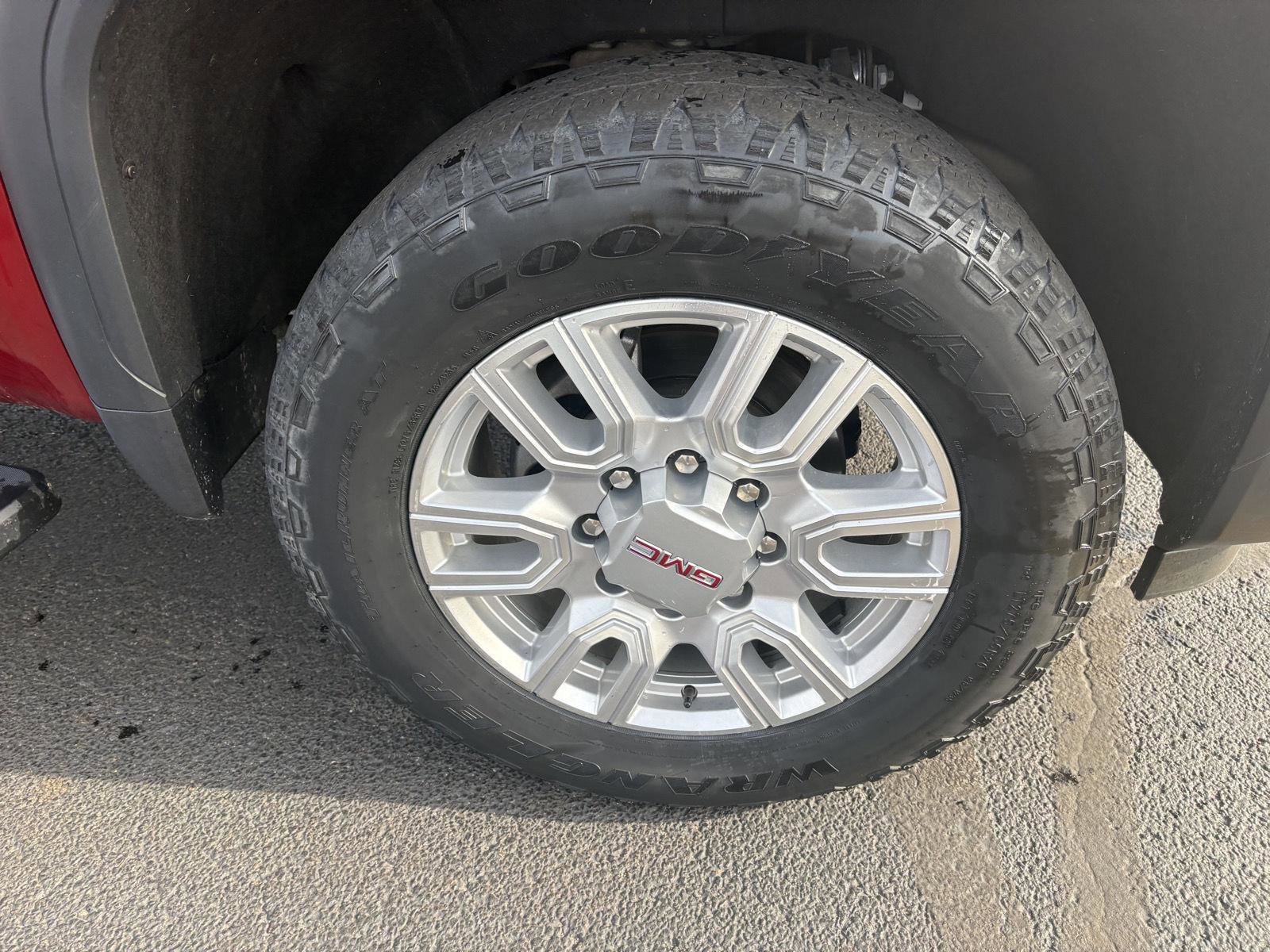 Used 2024 GMC Sierra 2500 SLT w/ SLT Premium Package image 26