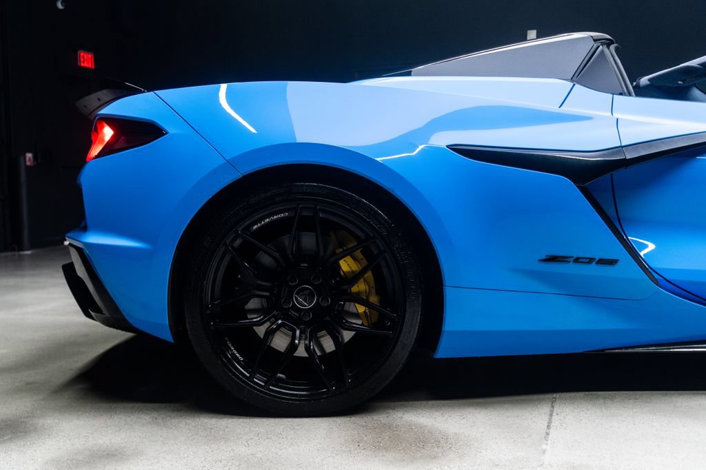 Used 2025 Chevrolet Corvette Z06 RWD image 14