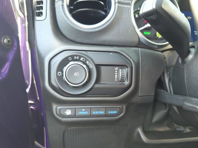 Used 2023 Jeep Wrangler Unlimited Sahara w/ Cold Weather Group image 16