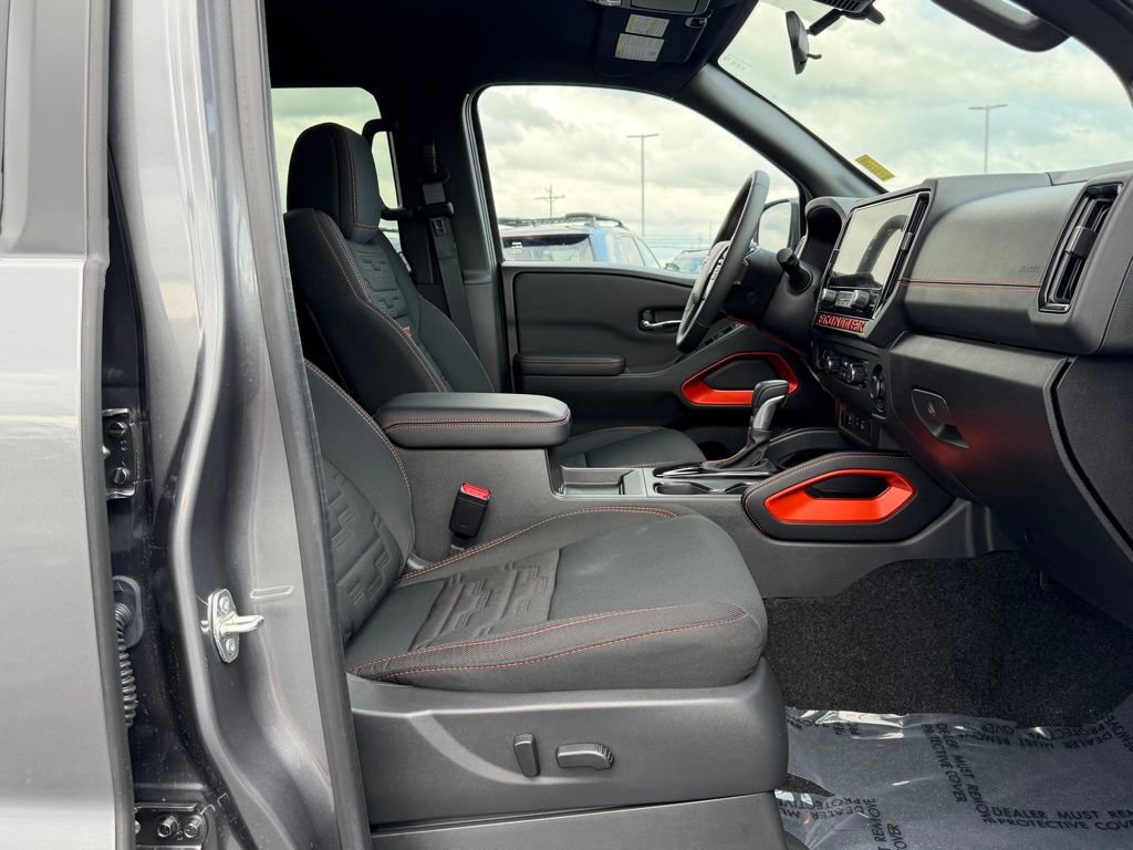 Used 2025 Nissan Frontier PRO-4X AWD/4WD image 22