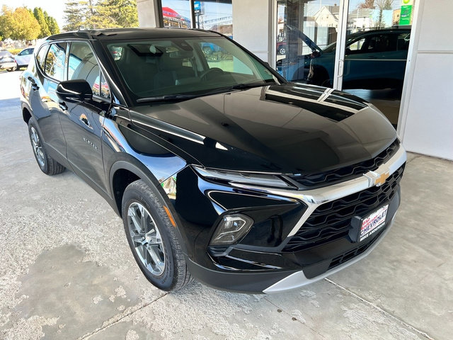 Used 2025 Chevrolet Blazer LT AWD/4WD image 4
