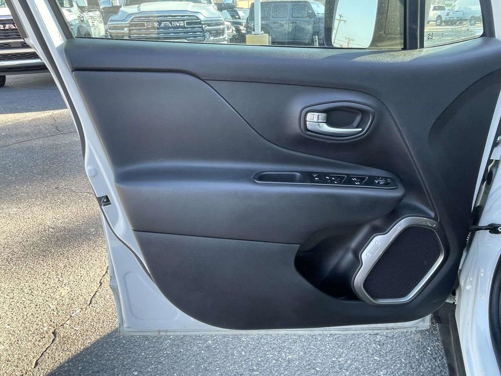 Used 2022 Jeep Renegade Latitude w/ Convenience Group image 23