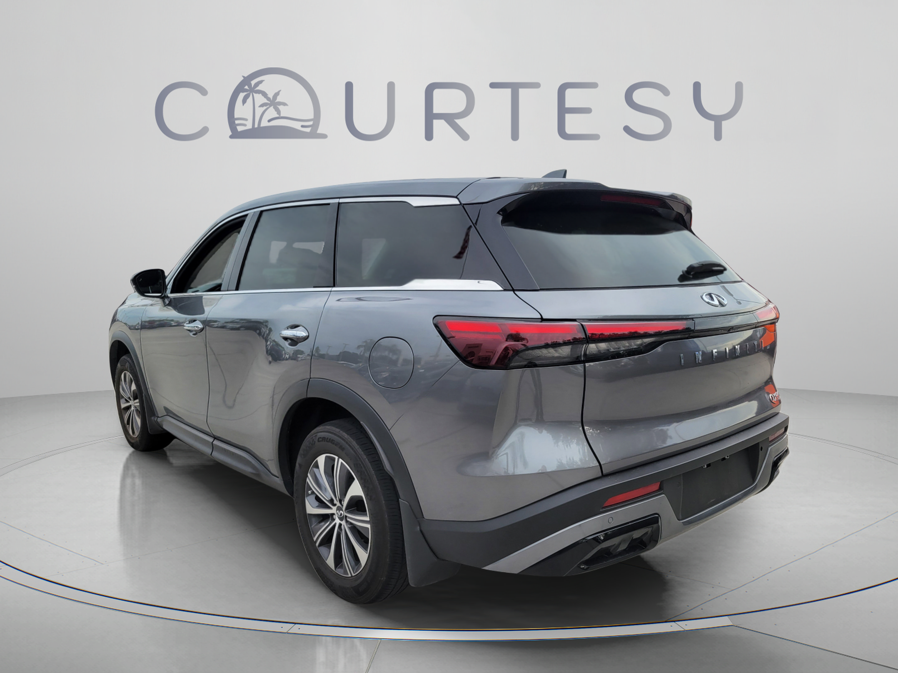 Used 2023 INFINITI QX60 Pure FWD image 2