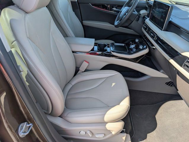 Used 2022 Lincoln Nautilus FWD w/ Premium Package image 26