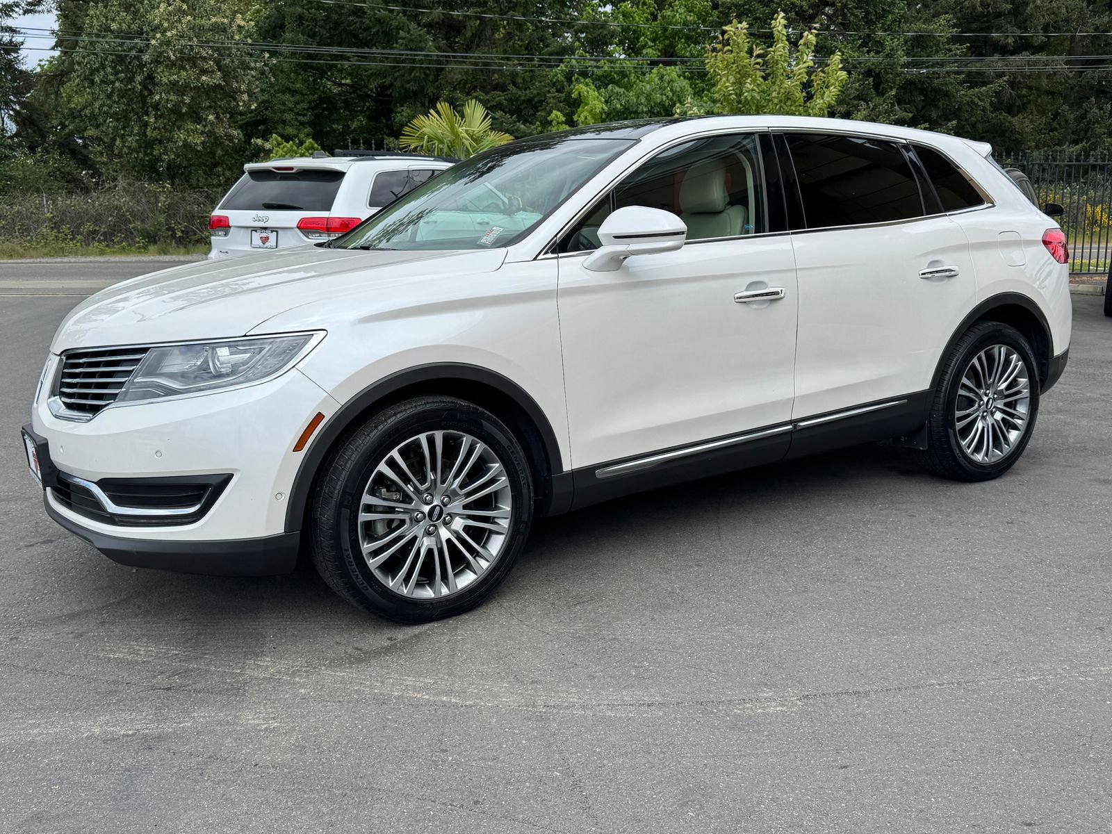 Used 2016 Lincoln MKX Reserve w/ Technology Package AWD/4WD image 3