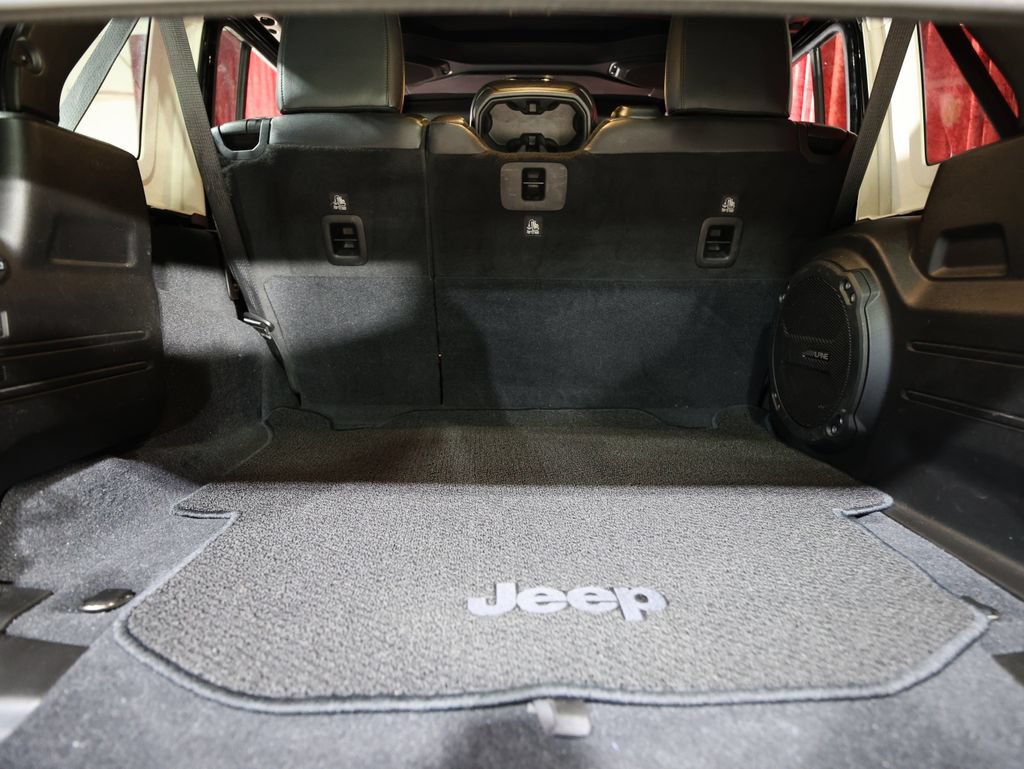 Used 2019 Jeep Wrangler Unlimited Sahara w/ Quick Order Package 24M Moab AWD/4WD image 24