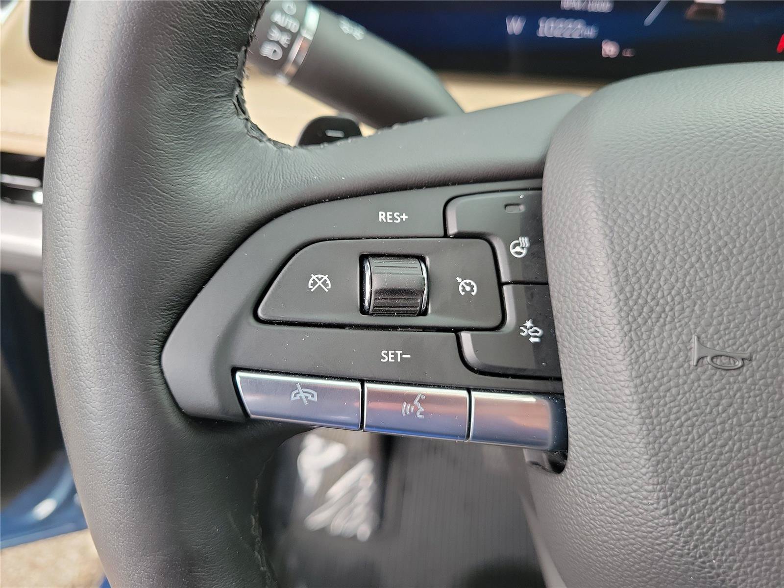 Used 2024 Cadillac XT4 Premium Luxury w/ Technology Package AWD/4WD image 24