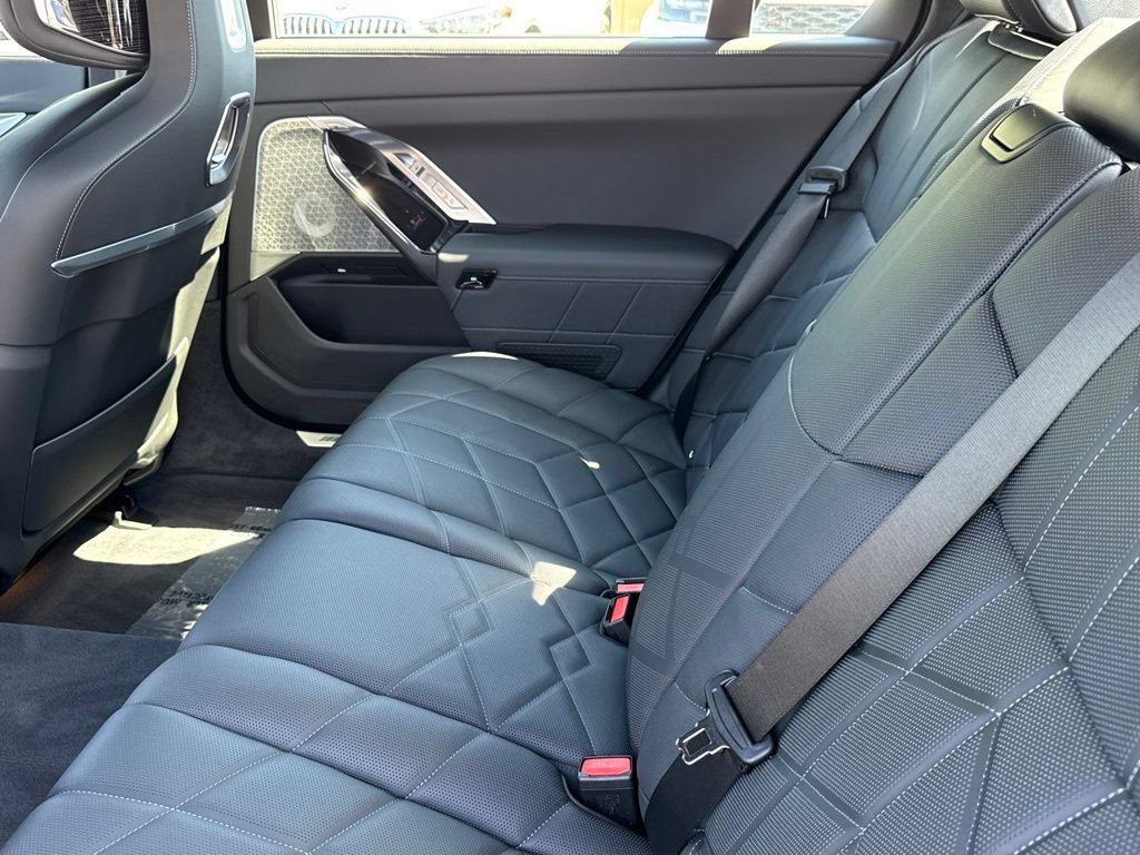 Used 2026 BMW i7 xDrive60 w/ Executive Package AWD/4WD image 31