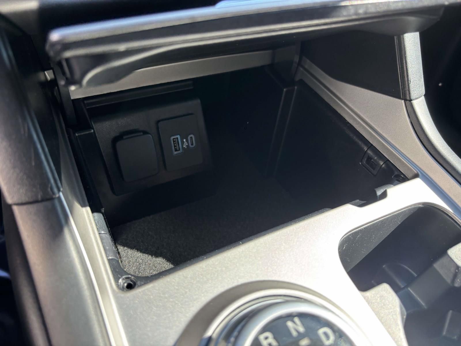 Used 2021 Ford Explorer XLT image 24