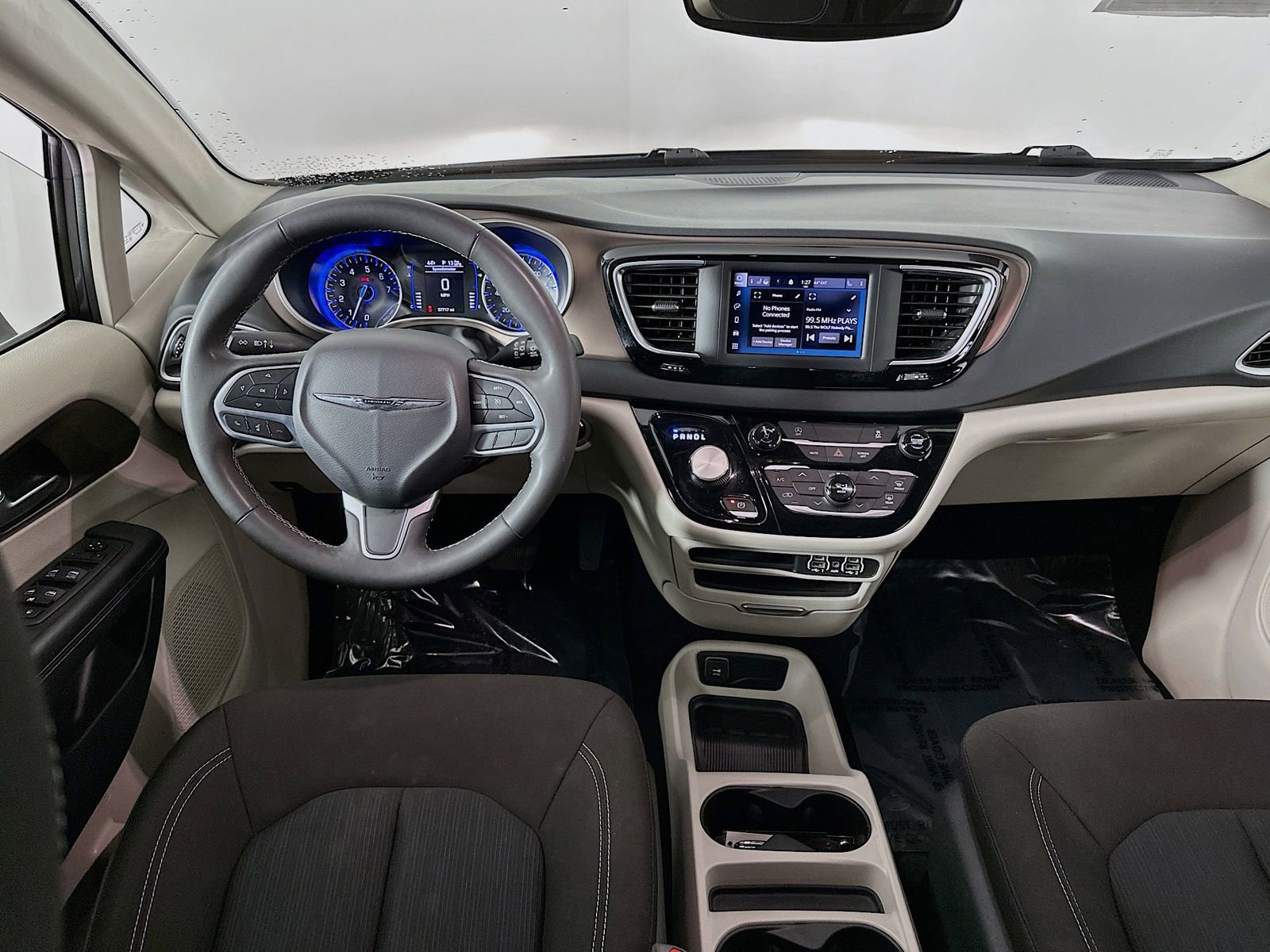 Used 2023 Chrysler Voyager LX image 21