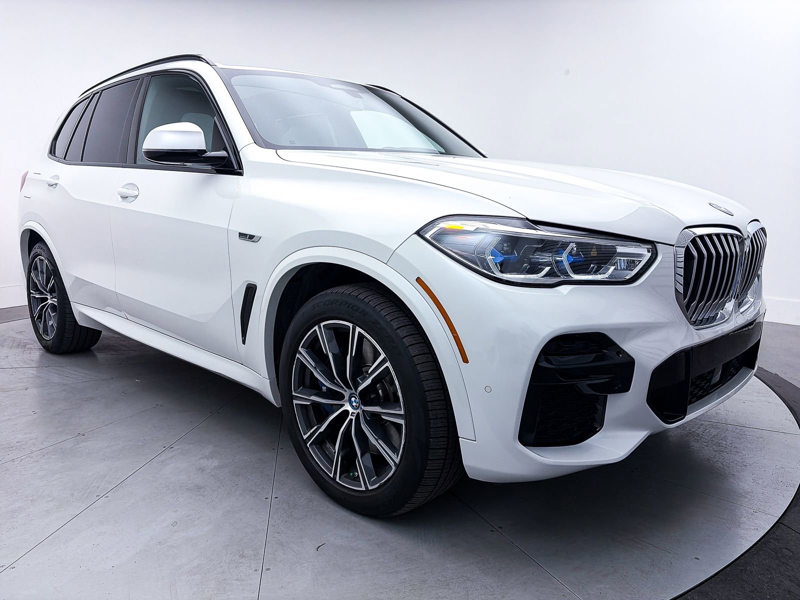 Used 2023 BMW X5 xDrive45e w/ Executive Package image 13