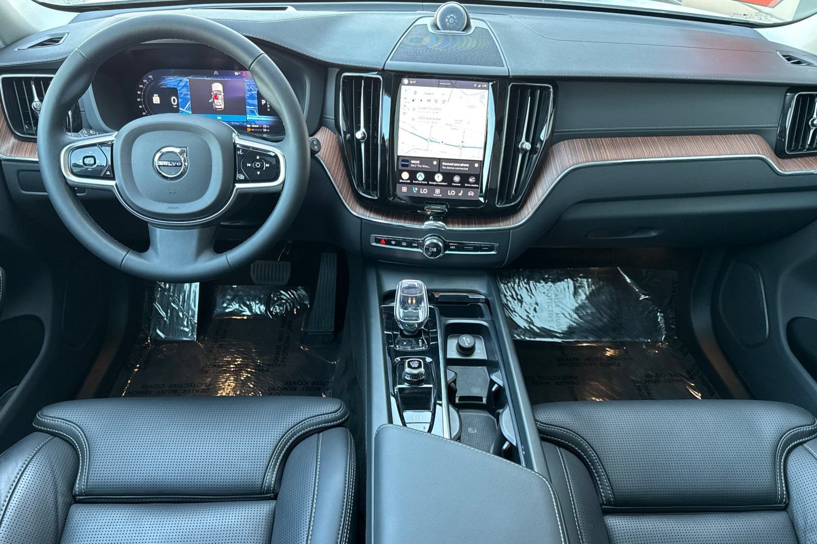 Used 2023 Volvo XC60 T8 Ultimate w/ Protection Package Premier AWD/4WD image 13