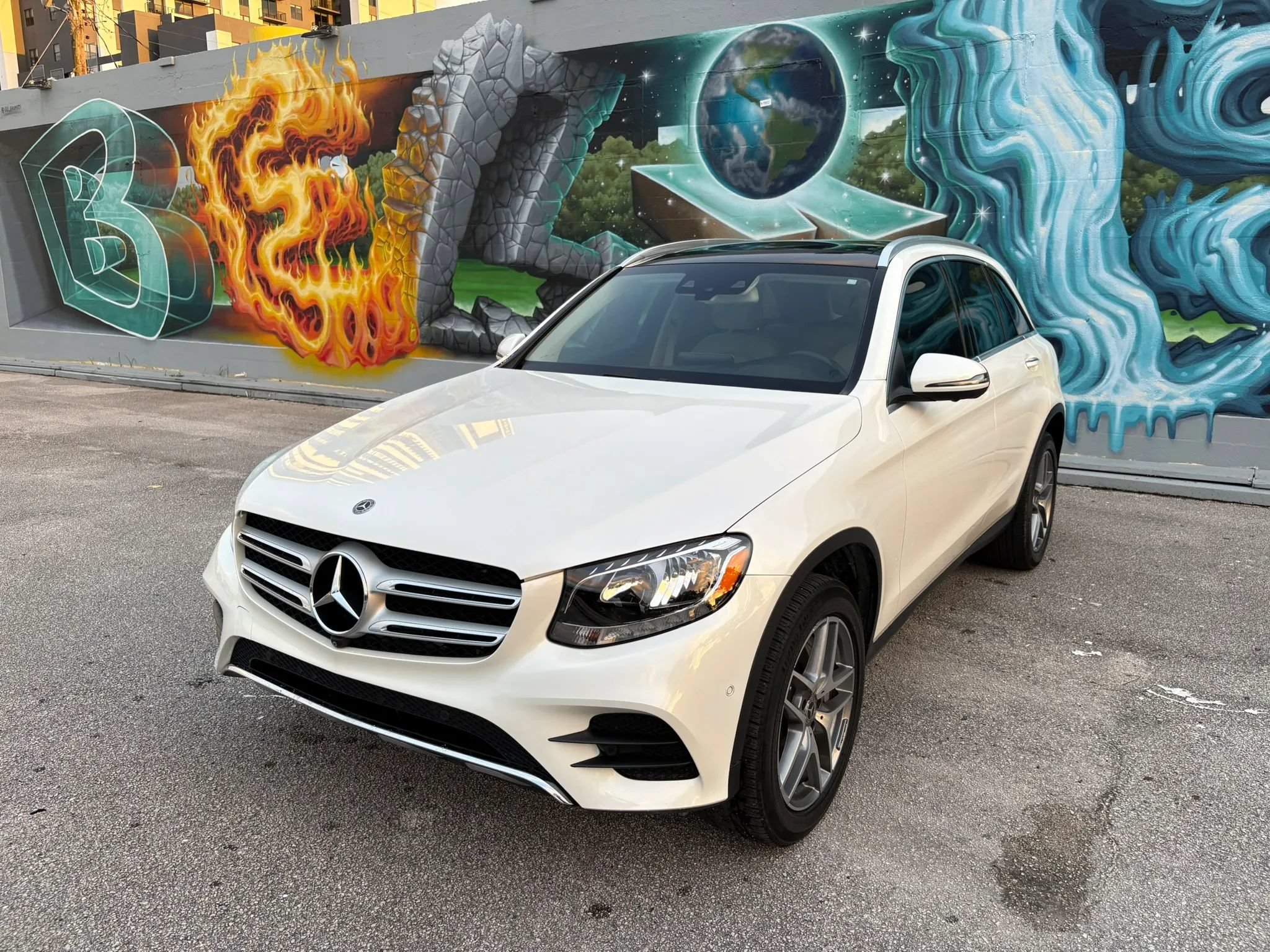 Used 2017 Mercedes-Benz GLC 300 4MATIC image 2