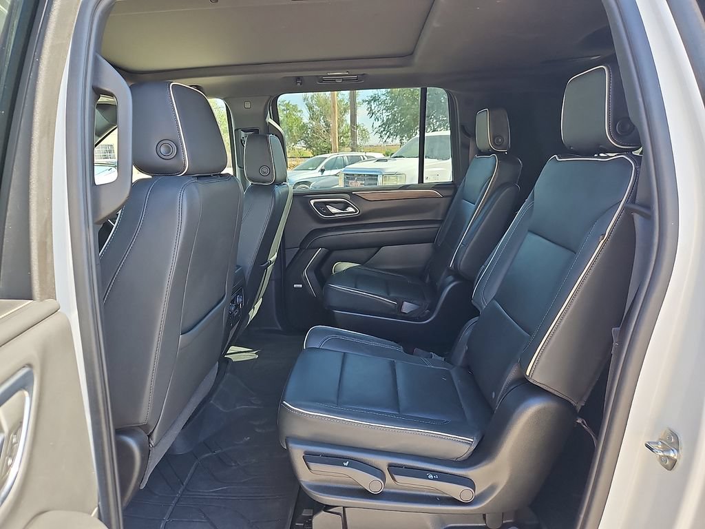 Used 2024 Chevrolet Suburban Premier w/ Premium Package AWD/4WD image 11