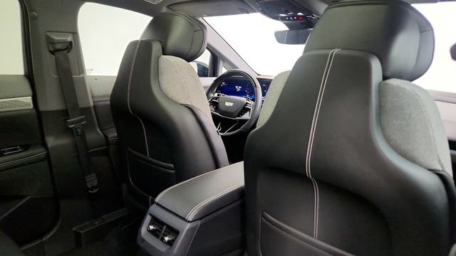 Used 2025 Cadillac Optiq Sport 1 AWD/4WD image 40