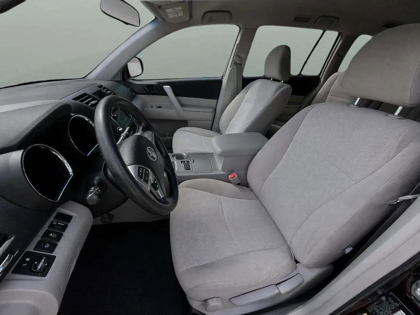 Used 2013 Toyota Highlander FWD w/ Cold Weather Pkg image 11